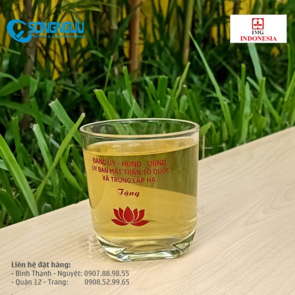 Ly thủy tinh làm quà tặng đại hội